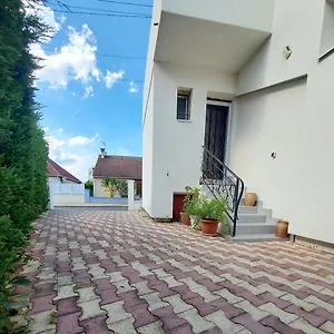 Meublé Avec Deux Appartement